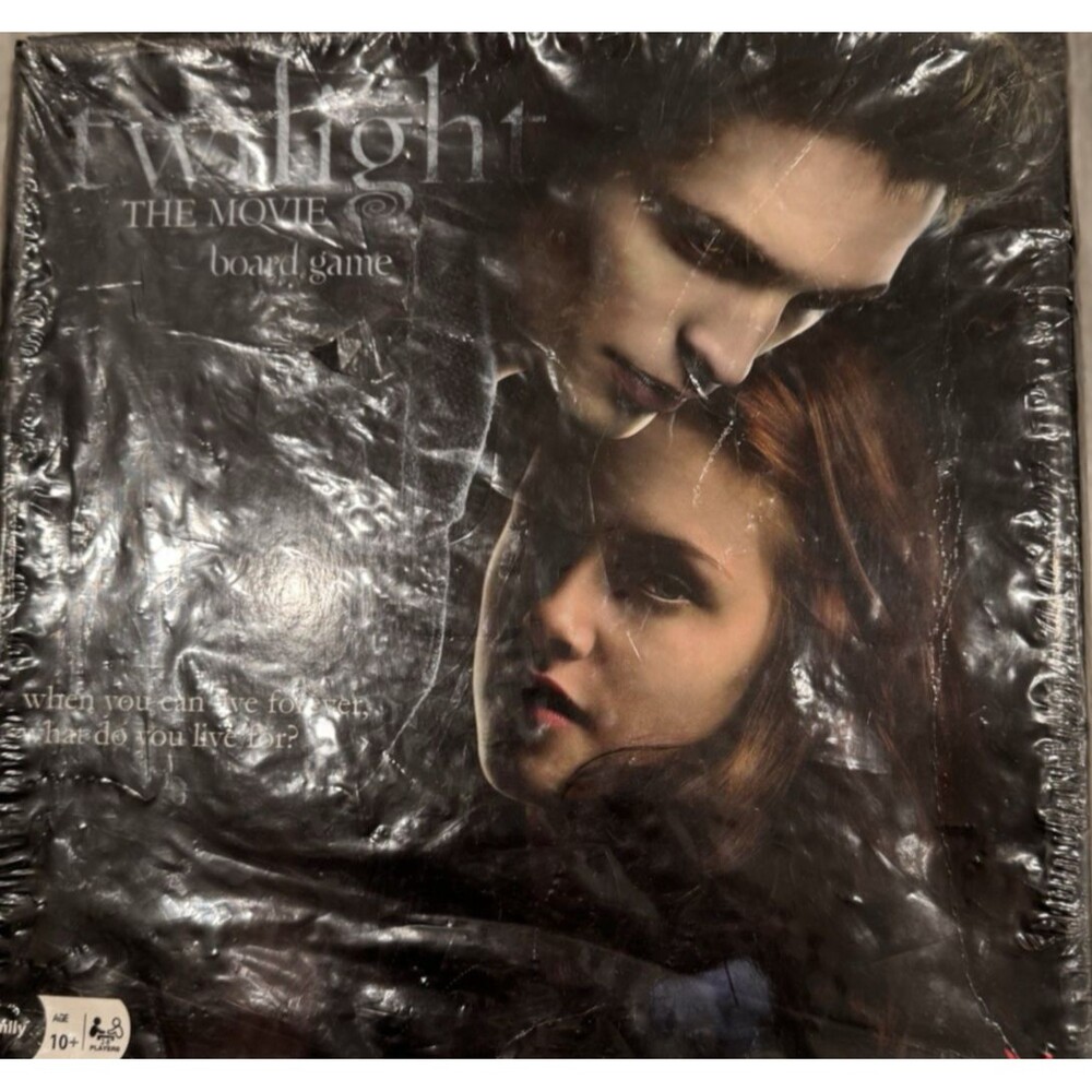 Twilight the Movie Board Game Bella and Edward on the Cover, Used